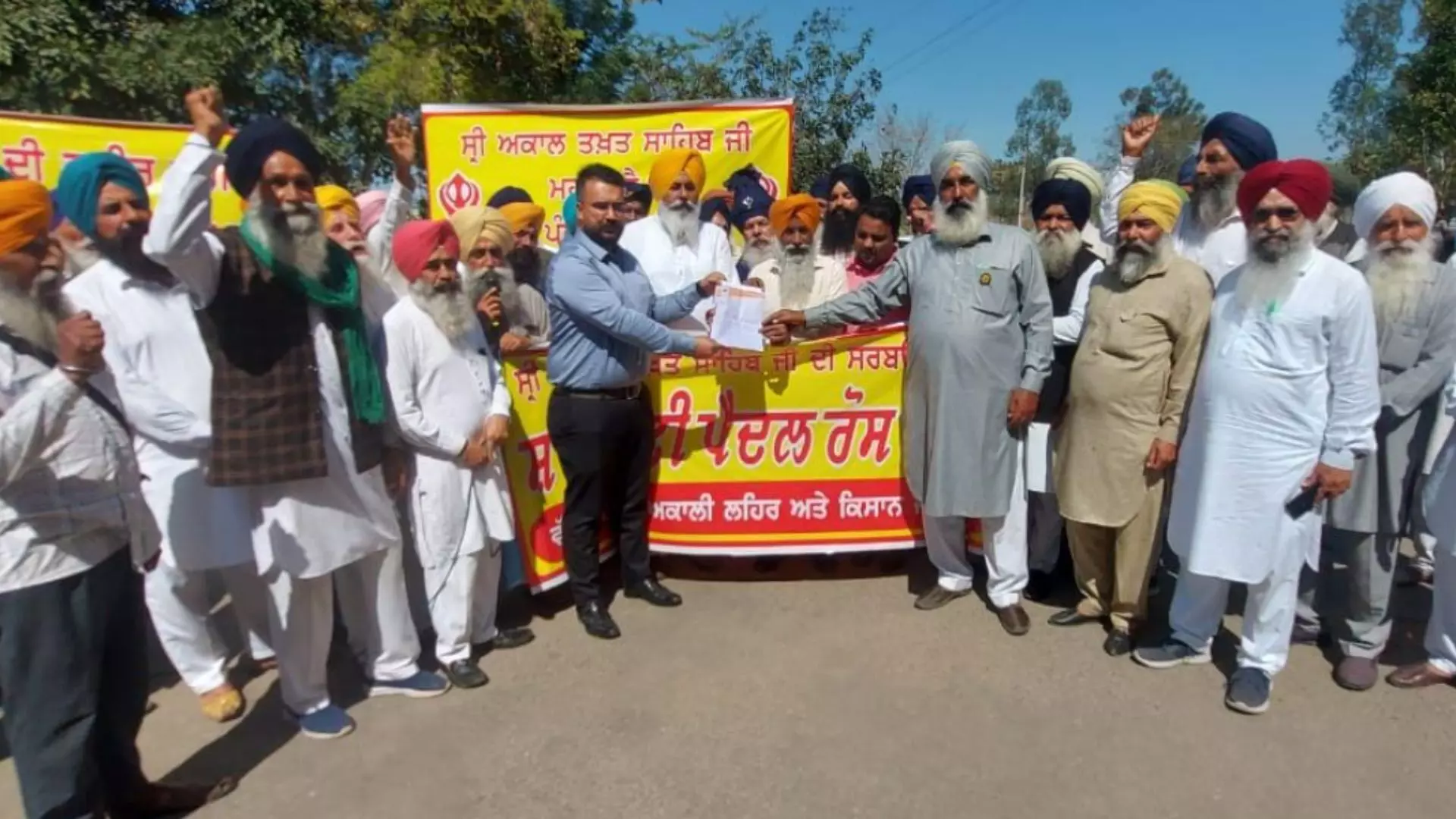 ਅਕਾਲ ਤਖਤ ਅਤੇ ਬਾਕੀ ਦੇ ਗੁਰਧਾਮਾਂ ਨੂੰ ਬਹਾਲ ਕਰਾਉਣ ਲਈ ਖਮਾਣੋ ਚ ਰੋਸ ਮਾਰਚ