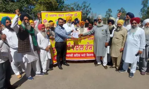 ਅਕਾਲ ਤਖਤ ਅਤੇ ਬਾਕੀ ਦੇ ਗੁਰਧਾਮਾਂ ਨੂੰ ਬਹਾਲ ਕਰਾਉਣ ਲਈ ਖਮਾਣੋ ਚ ਰੋਸ ਮਾਰਚ