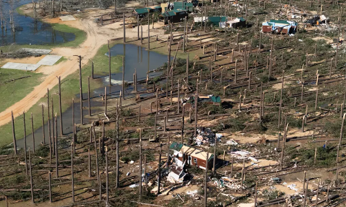 ਅਮਰੀਕਾ ਚ ਭਾਰੀ ਚੱਕਰਵਾਤੀ ਤੂਫਾਨ, ਪਲਟਾ ਦਿੱਤੇ ਟਰਾਲੇ, 40 ਲੋਕਾਂ ਦੀ ਮੌਤ