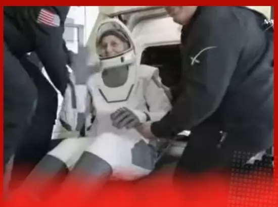 9 ਮਹੀਨਿਆਂ ਬਾਅਦ ਸੁਨੀਤਾ ਵਿਲੀਅਮਜ਼ ਪੁਲਾੜ ਤੋਂ ਵਾਪਸ ਆਈ (Video) 9 ਮਹੀਨਿਆਂ ਬਾਅਦ ਸੁਨੀਤਾ ਵਿਲੀਅਮਜ਼ ਪੁਲਾੜ ਤੋਂ ਵਾਪਸ ਆਈ (Video)