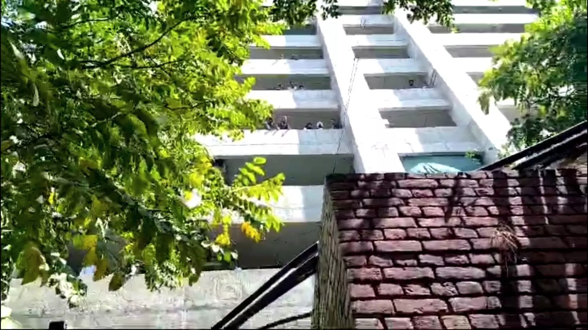 ਕੋਰਟ ਕੰਪਲੈਕਸ ਦੀ 8ਵੀਂ ਮੰਜਿਲ ਤੋਂ ਕੁੜੀ ਨੇ ਮਾਰੀ ਛਾਲ