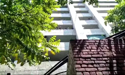 ਕੋਰਟ ਕੰਪਲੈਕਸ ਦੀ 8ਵੀਂ ਮੰਜਿਲ ਤੋਂ ਕੁੜੀ ਨੇ ਮਾਰੀ ਛਾਲ