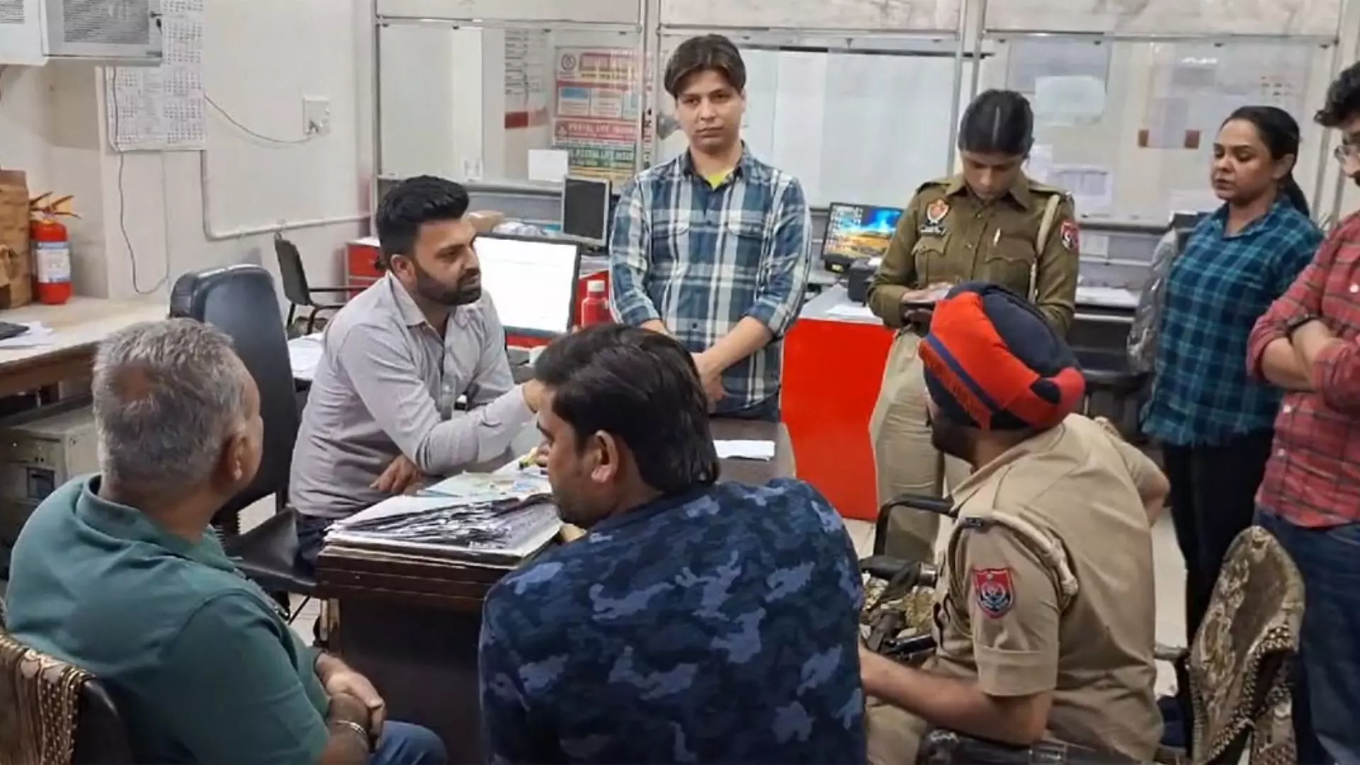 ਇਸ ਡਾਕਖ਼ਾਨੇ ਚ ਕਿਉਂ ਵਰ੍ਹਿਆ ਥੱਪੜਾਂ ਦਾ ਮੀਂਹ?