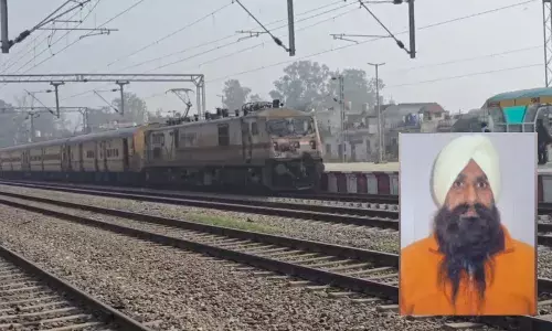 ਚਲਦੀ ਟ੍ਰੇਨ ਚ ਹੋਈ ਕਿਸਾਨ ਦੀ ਮੌਤ, ਪਰਿਵਾਰ ਦਾ ਰੋ-ਰੋ ਕੇ ਬੁਰਾ ਹਾਲ