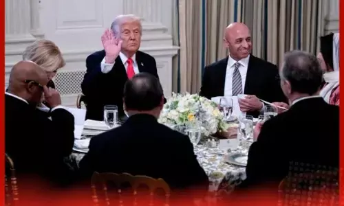 ਡੋਨਾਲਡ ਟਰੰਪ ਨੇ ਇਫਤਾਰ ਪਾਰਟੀ ਕੀਤੀ, ਮੁਸਲਮਾਨਾਂ ਦਾ ਕੀਤਾ ਧੰਨਵਾਦ ਡੋਨਾਲਡ ਟਰੰਪ ਨੇ ਇਫਤਾਰ ਪਾਰਟੀ ਕੀਤੀ, ਮੁਸਲਮਾਨਾਂ ਦਾ ਕੀਤਾ ਧੰਨਵਾਦ