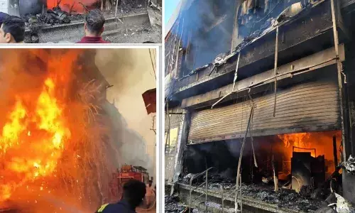 ਸੁਲਤਾਨਪੁਰ ਚ ਲੱਗੀ ਭਿਆਨਕ ਅੱਗ,ਲੱਖਾਂ ਦਾ ਸਮਾਨ ਸੜ ਕੇ ਸੁਆਹ