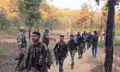 ਤੜਕੇ ਸੁਰੱਖਿਆ ਬਲਾਂ ਅਤੇ ਨਕਸਲੀਆਂ ਵਿਚਕਾਰ ਮੁਕਾਬਲਾ