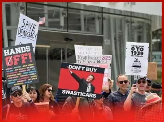 ਐਲੋਨ ਮਸਕ ਖਿਲਾਫ਼ ਵਿਰੋਧ, ਟੇਸਲਾ ਕਾਰਾਂ ਨੂੰ ਲਗਾਈ ਗਈ ਅੱਗ