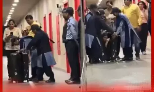 ਸੂਟਕੇਸ ਚ ਲੁਕਾਈ ਪ੍ਰੇਮਿਕਾ, ਹੋਸਟਲ ਲਿਜਾਂਦਾ ਫੜਿਆ ਗਿਆ (Video)