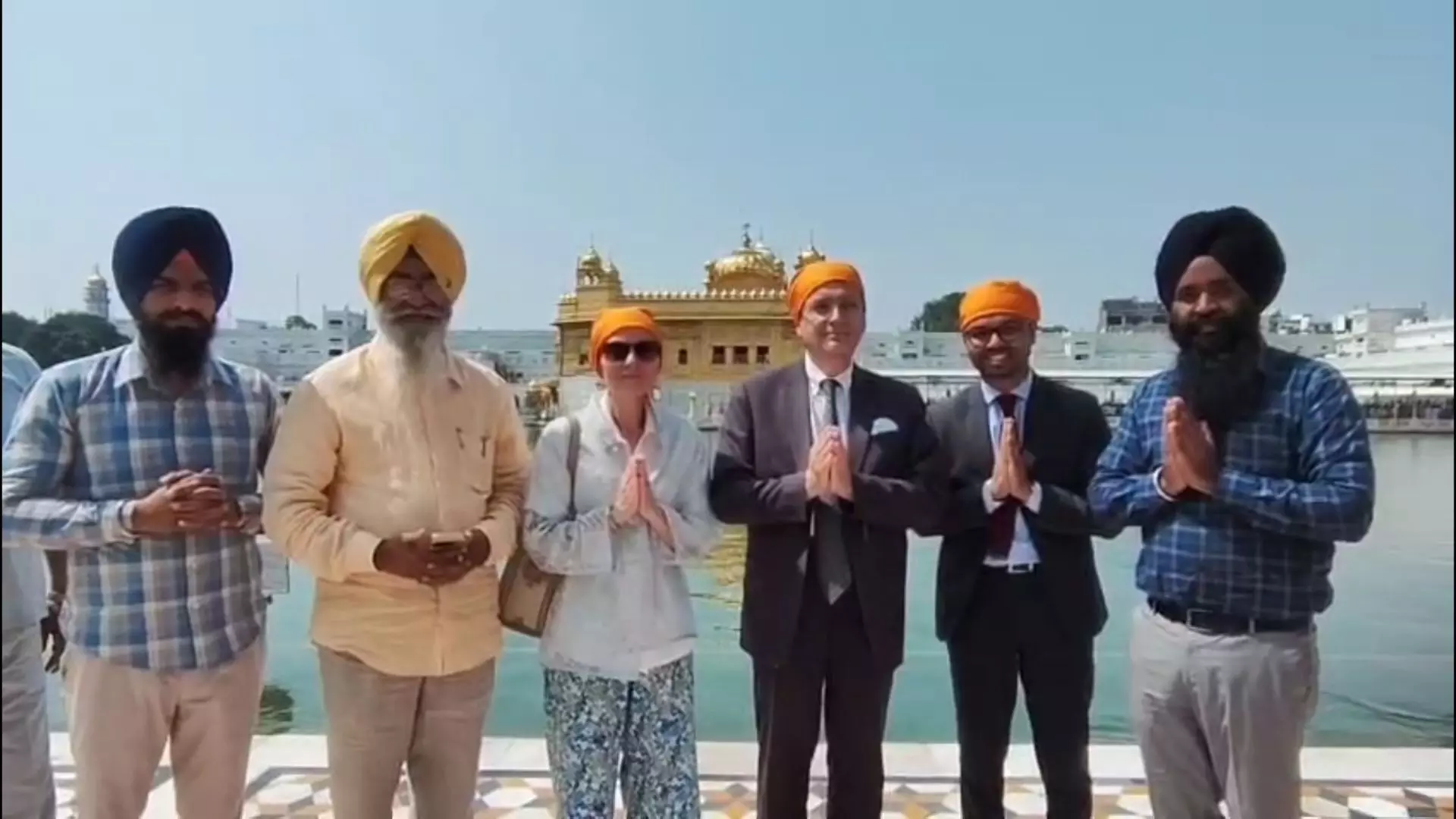 ਸ੍ਰੀ ਹਰਿਮੰਦਰ ਸਾਹਿਬ ਵਿਖੇ ਨਤਮਸਤਕ ਹੋਏ ਫ਼ਰਾਂਸ ਦੇ ਰਾਜਦੂਤ ਥੈਰੀ ਮਾਥੂ