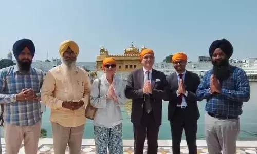 ਸ੍ਰੀ ਹਰਿਮੰਦਰ ਸਾਹਿਬ ਵਿਖੇ ਨਤਮਸਤਕ ਹੋਏ ਫ਼ਰਾਂਸ ਦੇ ਰਾਜਦੂਤ ਥੈਰੀ ਮਾਥੂ