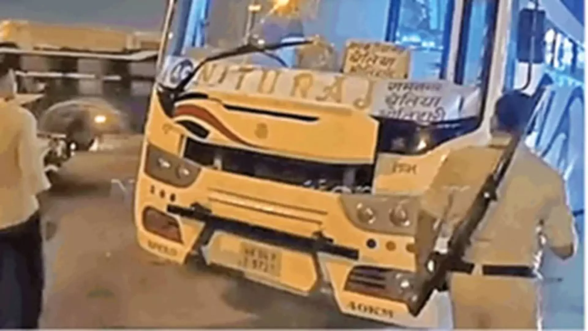 ਸਵਾਰੀਆਂ ਨਾਲ ਭਰੀ ਬੱਸ ਨੂੰ ਘੇਰਾ ਪਾ ਬਦਮਾਸ਼ਾਂ ਨੇ ਕਰਤੀ ਅੰਨੇਵਾਹ ਫਾਇਰਿੰਗ