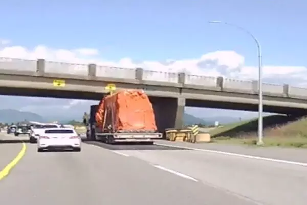 ਬੀ.ਸੀ. ’ਚ 2 ਟਰੱਕ ਡਰਾਈਵਰਾਂ ਦੀ ਲਾਪ੍ਰਵਾਹੀ, ਖੱਜਲ ਖੁਆਰ ਹੋਏ ਹਜ਼ਾਰਾਂ ਲੋਕ