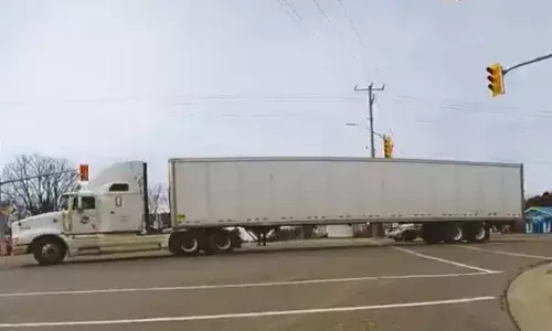 ਕੈਨੇਡਾ ਪੁਲਿਸ ਨੇ ਘੇਰੇ ਅੰਨ੍ਹੇਵਾਹ ਟਰੱਕ ਚਲਾਉਣ ਵਾਲੇ