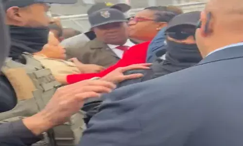 ਇੰਮੀਗ੍ਰੇਸ਼ਨ ਵਾਲਿਆਂ ਨੇ ਮੇਅਰ ਫੜ ਕੇ ਅੰਦਰ ਕੀਤਾ