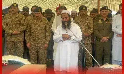 ਅੱਤਵਾਦੀਆਂ ਦੇ ਅੰਤਿਮ ਸਸਕਾਰ ਤੇ ਹੰਝੂ ਵਹਾ ਰਹੇ ਪਾਕਿ ਫੌਜ ਦੇ ਅਧਿਕਾਰੀ, ਭਾਰਤ ਨੇ ਸੂਚੀ ਜਾਰੀ ਕੀਤੀ
