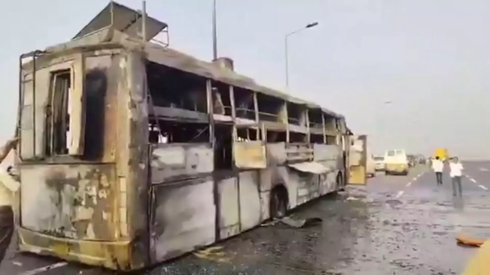 ਬੱਸ ਨੂੰ ਅੱਗ ਲੱਗਣ ਨਾਲ 5 ਲੋਕ ਜ਼ਿੰਦਾ ਸੜੇ