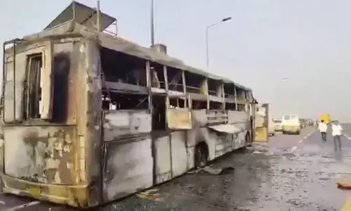 ਬੱਸ ਨੂੰ ਅੱਗ ਲੱਗਣ ਨਾਲ 5 ਲੋਕ ਜ਼ਿੰਦਾ ਸੜੇ