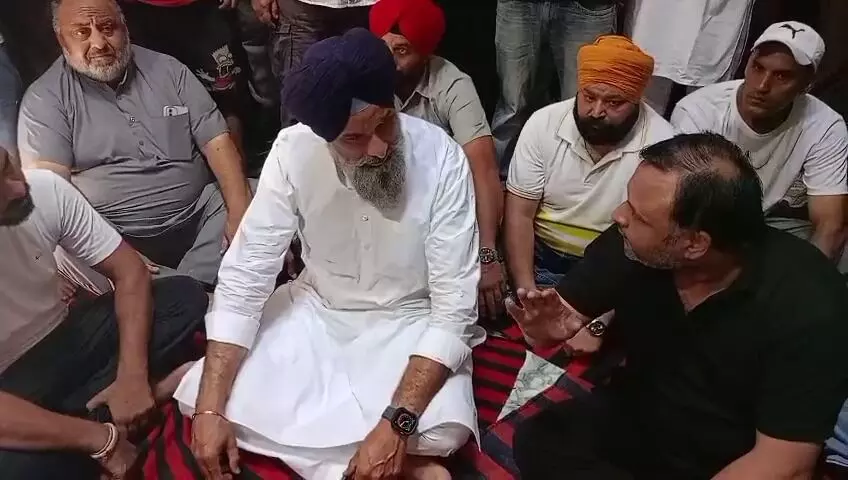 ਮਜੀਠੀਆ ਨੇ ਕੌਂਸਲਰ ਕਤਲ ਨੂੰ ਦੁਸ਼ਮਣੀ ਵਜੋਂ ਪੇਸ਼ ਕਰਨ ’ਤੇ ਪੁਲਿਸ ਦੀ ਕੀਤੀ ਨਿਖੇਧੀ ਮਜੀਠੀਆ ਨੇ ਕੌਂਸਲਰ ਕਤਲ ਨੂੰ ਦੁਸ਼ਮਣੀ ਵਜੋਂ ਪੇਸ਼ ਕਰਨ ’ਤੇ ਪੁਲਿਸ ਦੀ ਕੀਤੀ ਨਿਖੇਧੀ