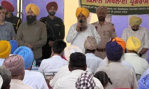 ਕੈਬਨਿਟ ਮੰਤਰੀ ਨੇ ਖੁਦ ਖੇਤਾਂ ’ਚ ਪਹੁੰਚ ਕੇ ਸਿੱਧੀ ਬਿਜਾਈ ਕਰਨ ਲਈ ਕਿਸਾਨਾਂ ਨੂੰ ਕੀਤਾ ਪ੍ਰੇਰਿਤ