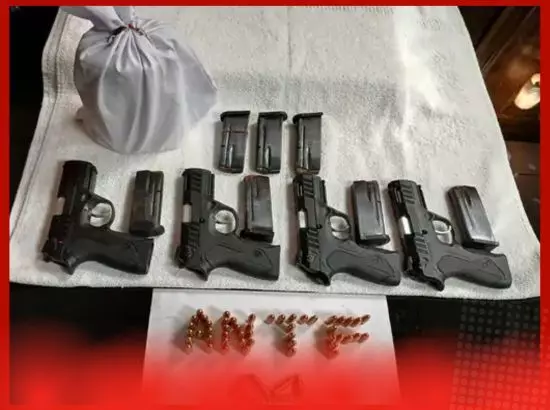 ਅੰਮ੍ਰਿਤਸਰ: ਤਿੰਨ ਵੱਡੇ ਤਸਕਰ ਗ੍ਰਿਫ਼ਤਾਰ, ਹੈਰੋਇਨ ਅਤੇ ਹਥਿਆਰ ਬਰਾਮਦ ਅੰਮ੍ਰਿਤਸਰ: ਤਿੰਨ ਵੱਡੇ ਤਸਕਰ ਗ੍ਰਿਫ਼ਤਾਰ, ਹੈਰੋਇਨ ਅਤੇ ਹਥਿਆਰ ਬਰਾਮਦ