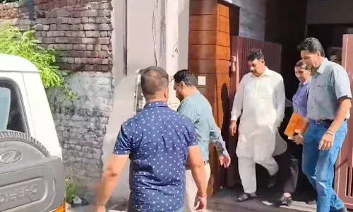 ਰਮਨ ਅਰੋੜਾ ਦੇ ਪੁੱਤ, ਕੁੜਮ ਅਤੇ ਇੱਕ ਸ਼ਖਸ਼ ਤੇ ਵੀ ਮਾਮਲਾ ਦਰਜ