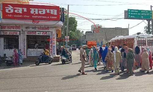 ਨਗਰ ਕੀਰਤਨ ਦੌਰਾਨ ਕਪੂਰਥਲਾ ਸ਼ਹਿਰ ਚ ਖੁੱਲ੍ਹੇ ਰਹੇ ਸ਼ਰਾਬ ਦੇ ਠੇਕੇ