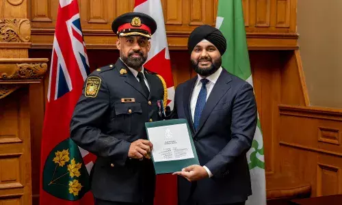 ਕੈਨੇਡਾ ਪੁਲਿਸ ਚ ਸ਼ਾਮਲ ਪੰਜਾਬੀ ਨਵਦੀਪ ਝਿੰਜ਼ਰ ਨੂੰ ਮਿਲਿਆ ਐਵਾਰਡ