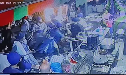 ਨਿਹੰਗ ਬਾਣੇ ’ਚ ਆਏ ਨੌਜਵਾਨਾਂ ਨੇ ਦੁਕਾਨ ’ਤੇ ਕਰਤਾ ਹਮਲਾ