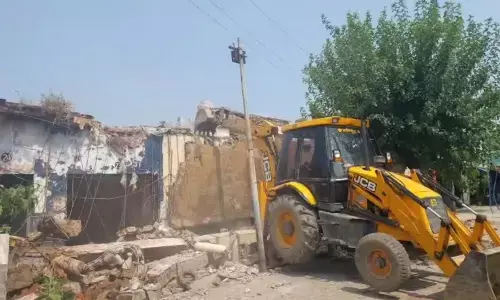 ਪਿੰਡ ਅੱਪਰਾ ’ਚ ਪੰਚਾਇਤੀ ਦੁਕਾਨਾਂ ’ਤੇ ਚੱਲਿਆ ਪੀਲਾ ਪੰਜਾ