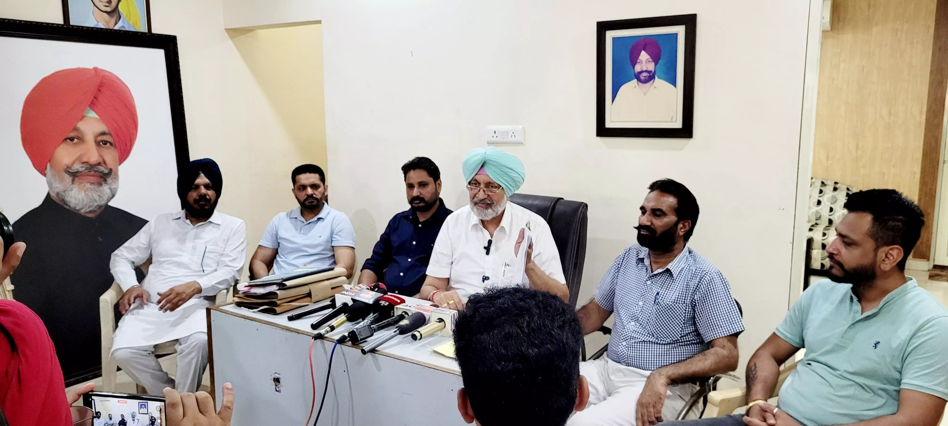 MLA ਕੁਲਵੰਤ ਸਿੰਘ ਵਲੋਂ 76 ਤੋਂ 80 ਸੈਕਟਰ ਦੇ ਅਲਾਟੀਆਂ ਨਾਲ ਕੀਤਾ ਜਾ ਰਿਹਾ ਧੋਖਾ - ਬਲਬੀਰ ਸਿੱਧੂ