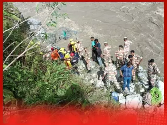 ਯਾਤਰੀਆਂ ਨਾਲ ਭਰਿਆ ਟੈਂਪੋ ਨਦੀ ਵਿੱਚ ਡਿੱਗਿਆ