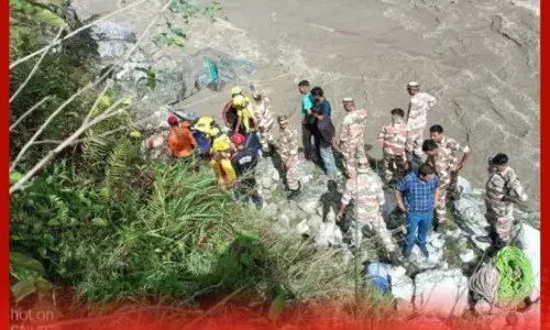 ਯਾਤਰੀਆਂ ਨਾਲ ਭਰਿਆ ਟੈਂਪੋ ਨਦੀ ਵਿੱਚ ਡਿੱਗਿਆ