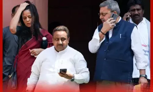 ਮਹੂਆ ਮੋਇਤਰਾ ਅਤੇ ਕਲਿਆਣ ਬੈਨਰਜੀ ਵਿਚਾਲੇ ਫਿਰ ਤਣਾਅ ਮਹੂਆ ਮੋਇਤਰਾ ਅਤੇ ਕਲਿਆਣ ਬੈਨਰਜੀ ਵਿਚਾਲੇ ਫਿਰ ਤਣਾਅ