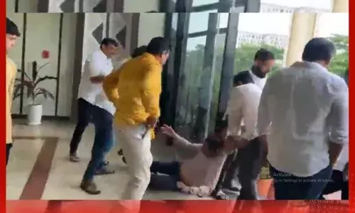 ਕਮਿਸ਼ਨਰ ਨੂੰ ਦਫ਼ਤਰ ਤੋਂ ਬਾਹਰ ਕੱਢ ਕੇ ਕੁੱਟਿਆ, ਭਾਜਪਾ ਨੇਤਾ ਤੋਂ ਮੁਆਫ਼ੀ ਮੰਗਣ ਲਈ ਦਬਾਅ