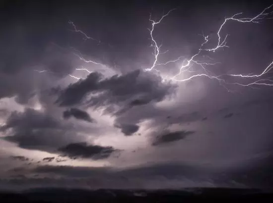 ਚੱਕਰਵਾਤ ਸੇਨਯਾਰ ਦਾ ਖ਼ਤਰਾ: IMD ਨੇ ਜਾਰੀ ਕੀਤੀ ਚਿਤਾਵਨੀ