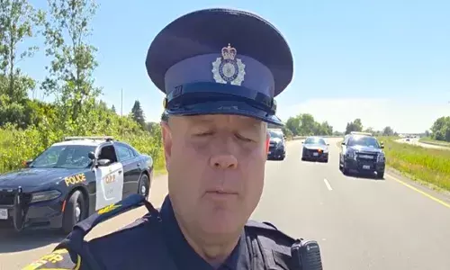 ਸੜਕ ਤੋਂ ਲੰਘਦੀਆਂ ਗੱਡੀਆਂ ’ਤੇ ਰੋੜੇ ਮਾਰਨ ਵਾਲੇ 2 ਗ੍ਰਿਫ਼ਤਾਰ