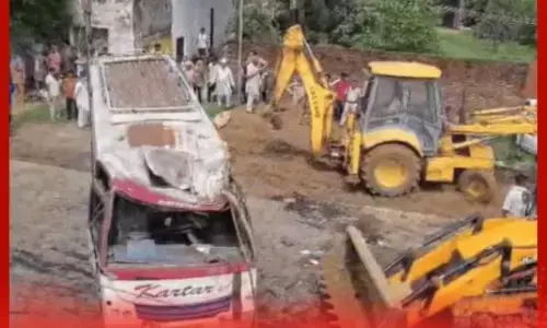 ਹੁਸ਼ਿਆਰਪੁਰ: ਯਾਤਰੀਆਂ ਨਾਲ ਭਰੀ ਬੱਸ ਅਚਾਨਕ ਪਲਟ ਗਈ ਹੁਸ਼ਿਆਰਪੁਰ: ਯਾਤਰੀਆਂ ਨਾਲ ਭਰੀ ਬੱਸ ਅਚਾਨਕ ਪਲਟ ਗਈ