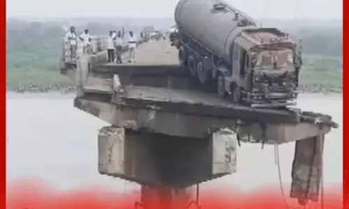 ਗੁਜਰਾਤ ਦੇ ਵਡੋਦਰਾ ਵਿੱਚ ਮਹੀਸਾਗਰ ਨਦੀ ਤੇ ਪੁਲ ਟੁੱਟਿਆ