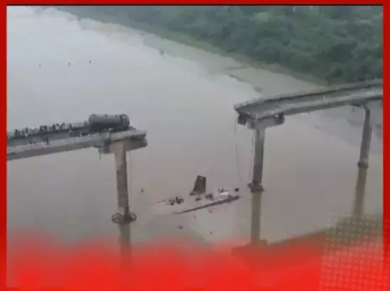 ਗੁਜਰਾਤ ਪੁਲ ਹਾਦਸਾ Update : ਨਦੀ ਵਿੱਚੋਂ 15 ਲਾਸ਼ਾਂ ਬਰਾਮਦ: 4 ਅਜੇ ਵੀ ਲਾਪਤਾ