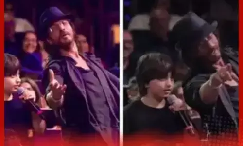 ਸ਼ਾਹਰੁਖ ਖਾਨ-ਅਬਰਾਮ ਗਾਉਂਦੇ ਨਜ਼ਰ ਆਏ (Video)