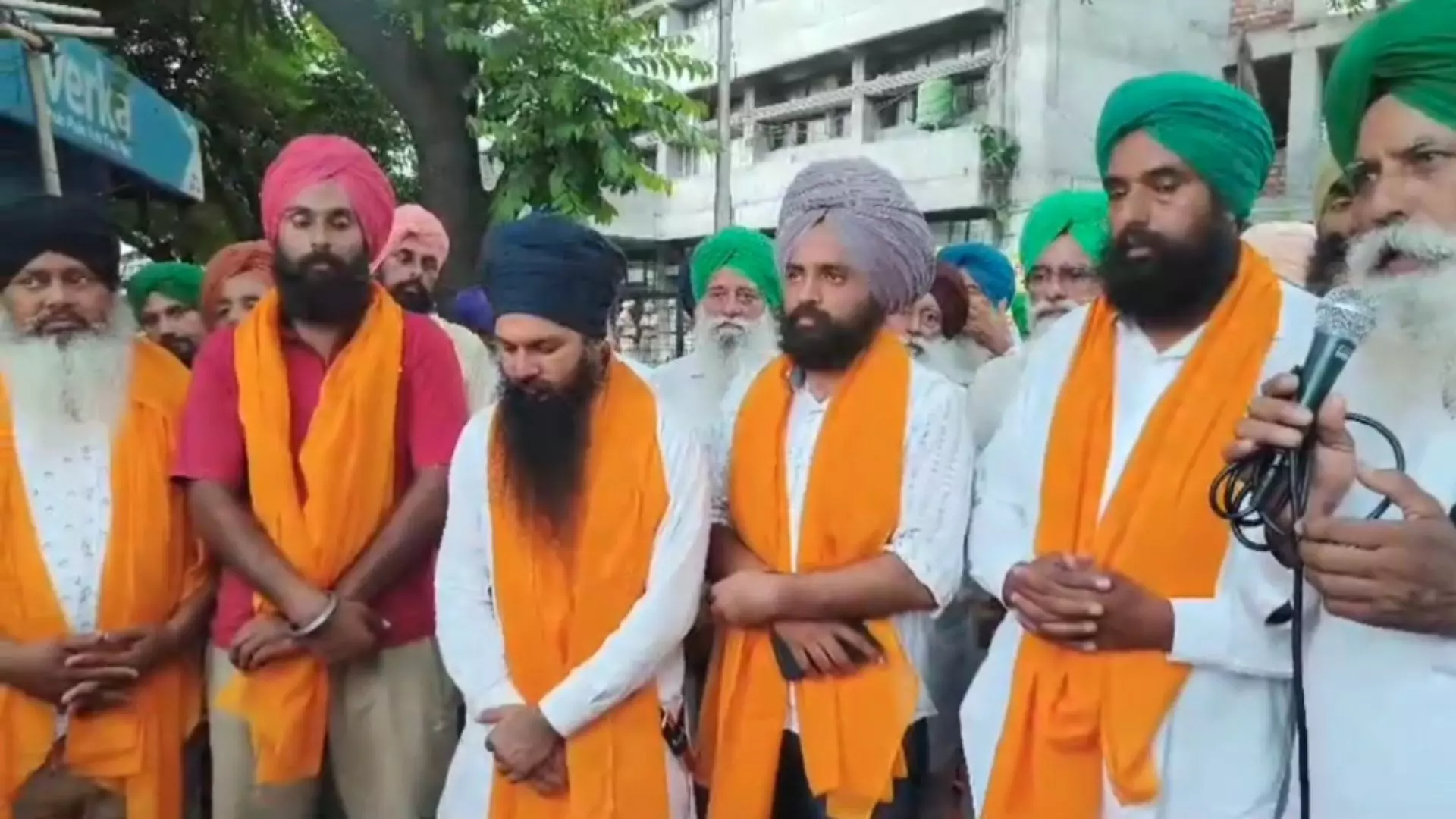 ਨਾਭਾ ਜੇਲ੍ਹ ਵਿਚ ਬੰਦ ਪੰਜ ਨੌਜਵਾਨ ਕਿਸਾਨ ਆਗੂਆਂ ਨੂੰ ਕੀਤਾ ਰਿਹਾਅ ਨਾਭਾ ਜੇਲ੍ਹ ਵਿਚ ਬੰਦ ਪੰਜ ਨੌਜਵਾਨ ਕਿਸਾਨ ਆਗੂਆਂ ਨੂੰ ਕੀਤਾ ਰਿਹਾਅ