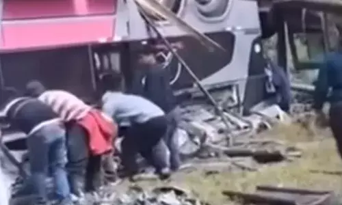 ਬੱਸ ਦੇ ਹੋ ਗਏ 2 ਟੋਟੇ, 18 ਜਣਿਆਂ ਦੀ ਗਈ ਜਾਨ