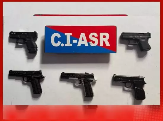 ਅੰਮ੍ਰਿਤਸਰ : ਹਥਿਆਰਾਂ ਦੀ ਤਸਕਰੀ ਕਰਨ ਵਾਲੇ ਮਾਡਿਊਲ ਦਾ ਪਰਦਾਫਾਸ਼ ਅੰਮ੍ਰਿਤਸਰ : ਹਥਿਆਰਾਂ ਦੀ ਤਸਕਰੀ ਕਰਨ ਵਾਲੇ ਮਾਡਿਊਲ ਦਾ ਪਰਦਾਫਾਸ਼