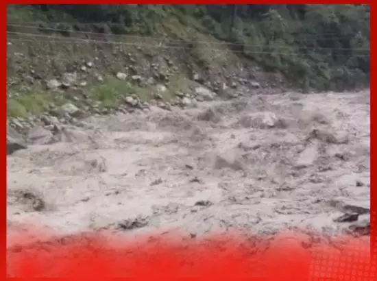 ਭਾਰੀ ਬਾਰਸ਼ ਕਾਰਨ ਸ਼ਿਮਲਾ ਵਿੱਚ 3 ਘਰਾਂ ਤੇ ਜ਼ਮੀਨ ਖਿਸਕ ਕੇ ਡਿੱਗੀ