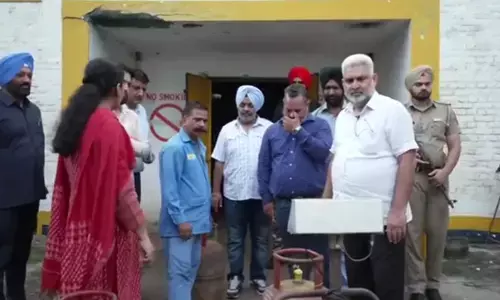 ਮੰਤਰੀ ਲਾਲ ਚੰਦ ਕਟਾਰੂਚੱਕ ਵੱਲੋਂ ਗੈਸ ਏਜੰਸੀਆਂ ਤੇ ਗੋਦਾਮਾਂ ਤੇ ਅਚਨਚੇਤ ਛਾਪਾ