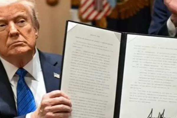 USA ਦਾ ਨਵਾਂ ਵਪਾਰਕ ਝਟਕਾ: ਟਰੰਪ ਨੇ ਫਾਰਮਾ ਉਤਪਾਦਾਂ ਤੇ ਵੱਡਾ ਟੈਰਿਫ ਲਗਾਇਆ