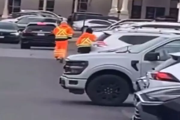 ਬਰੈਂਪਟਨ ਵਿਖੇ ਦਿਨ-ਦਿਹਾੜੇ 2 ਥਾਵਾਂ ’ਤੇ ਡਾਕੇ ਬਰੈਂਪਟਨ ਵਿਖੇ ਦਿਨ-ਦਿਹਾੜੇ 2 ਥਾਵਾਂ ’ਤੇ ਡਾਕੇ