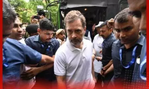 ਅਖਿਲੇਸ਼ ਬੈਰੀਕੇਡਾਂ ਤੋਂ ਛਾਲ ਮਾਰ ਗਏ, ਰਾਹੁਲ ਬੱਸ ਚ ਗਰਜਿਆ