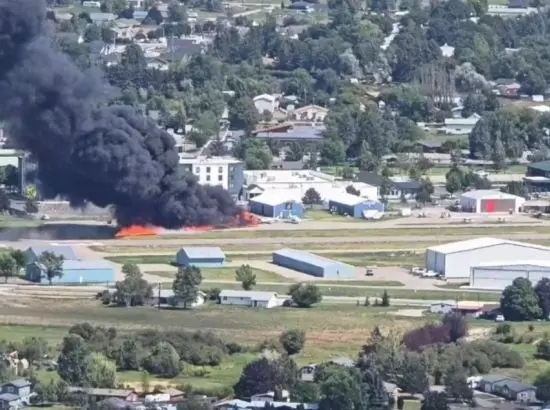 ਹਵਾਈ ਅੱਡੇ ਤੇ ਦੋ ਜਹਾਜ਼ ਟਕਰਾਏ, ਭਿਆਨਕ ਅੱਗ